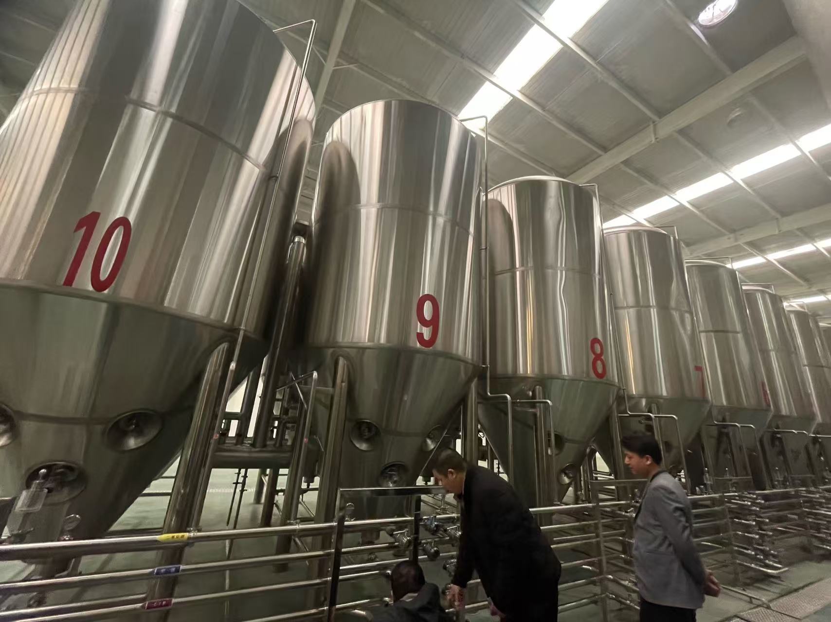 青浦精酿啤酒设备厂—平面布置、设备设计、制造、调试、培训等一条龙服务